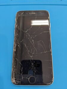 iPhone 画面割れ