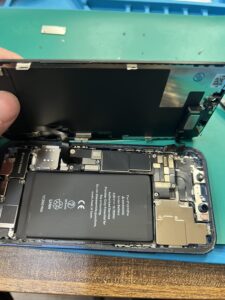 【八幡東店】iPhone12のバッテリー交換と画面割れ修理　[10/24 NEW OPEN✨]