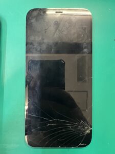 【八幡東店】iPhone12のバッテリー交換と画面割れ修理　[10/24 NEW OPEN✨]