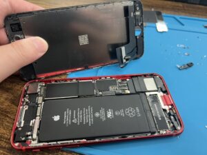 【八幡東店】iPhoneSE(第2世代)の液晶交換修理　[八幡西区よりご来店]