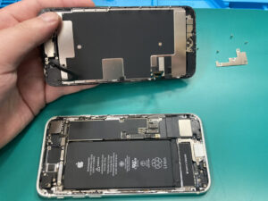 【八幡東店】iPhoneSE（第2世代）のバッテリー交換修理　[10/24 NEW OPEN✨]