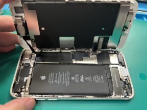 【八幡東店】iPhone8のバッテリー交換修理【八幡西区よりご来店】