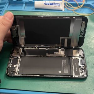 【八幡東店】iPhone SE(第３世代)のバッテリー交換修理[小倉北区よりご来店]