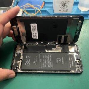 【八幡東店】iPhone SE(第３世代)のバッテリー交換修理[小倉北区よりご来店]