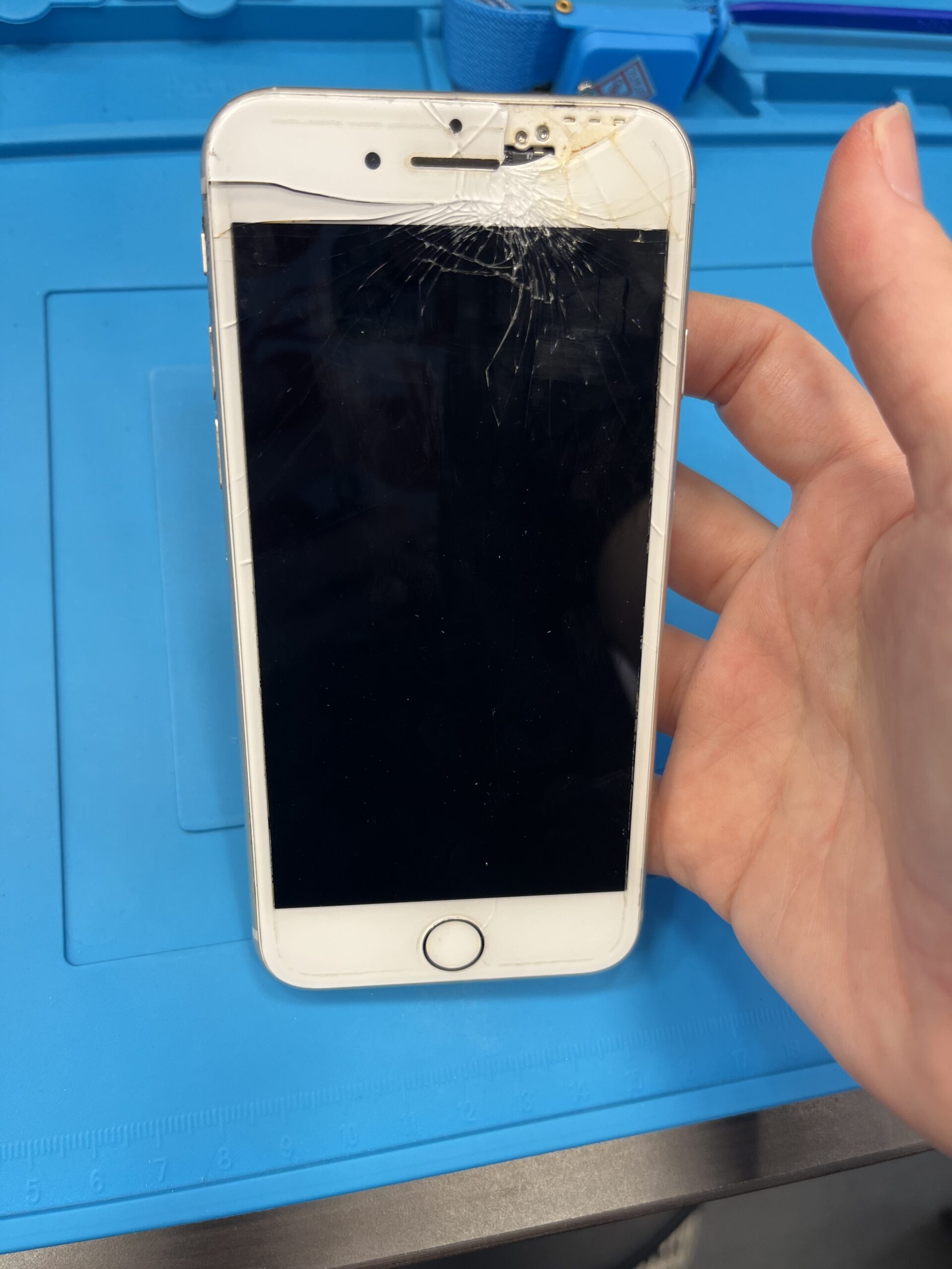 【八幡東店】iPhone８の画面交換　【小倉南区よりご来店】