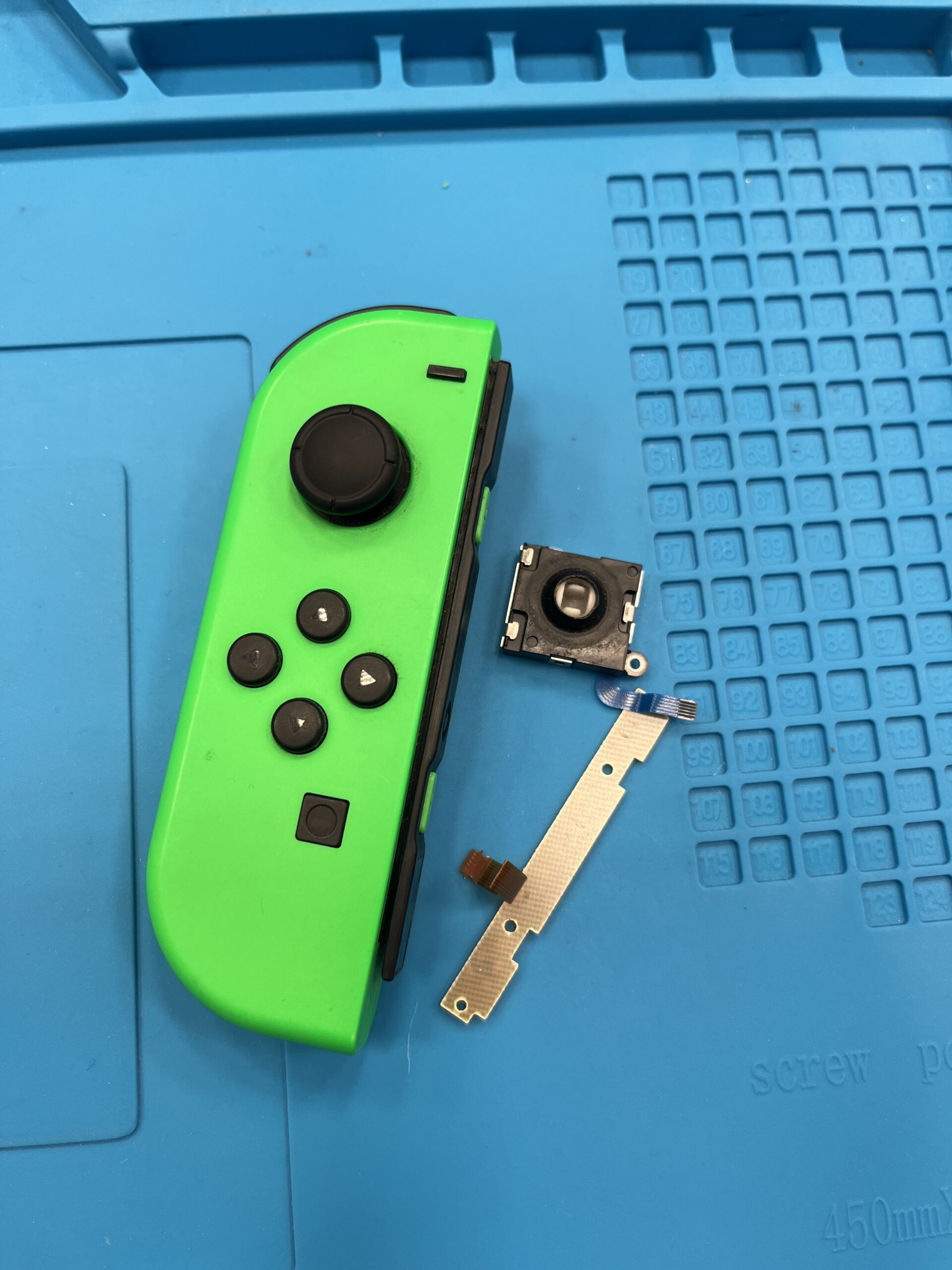 【八幡東店】switchのジョイコンスティック交換【小倉南区よりご来店】