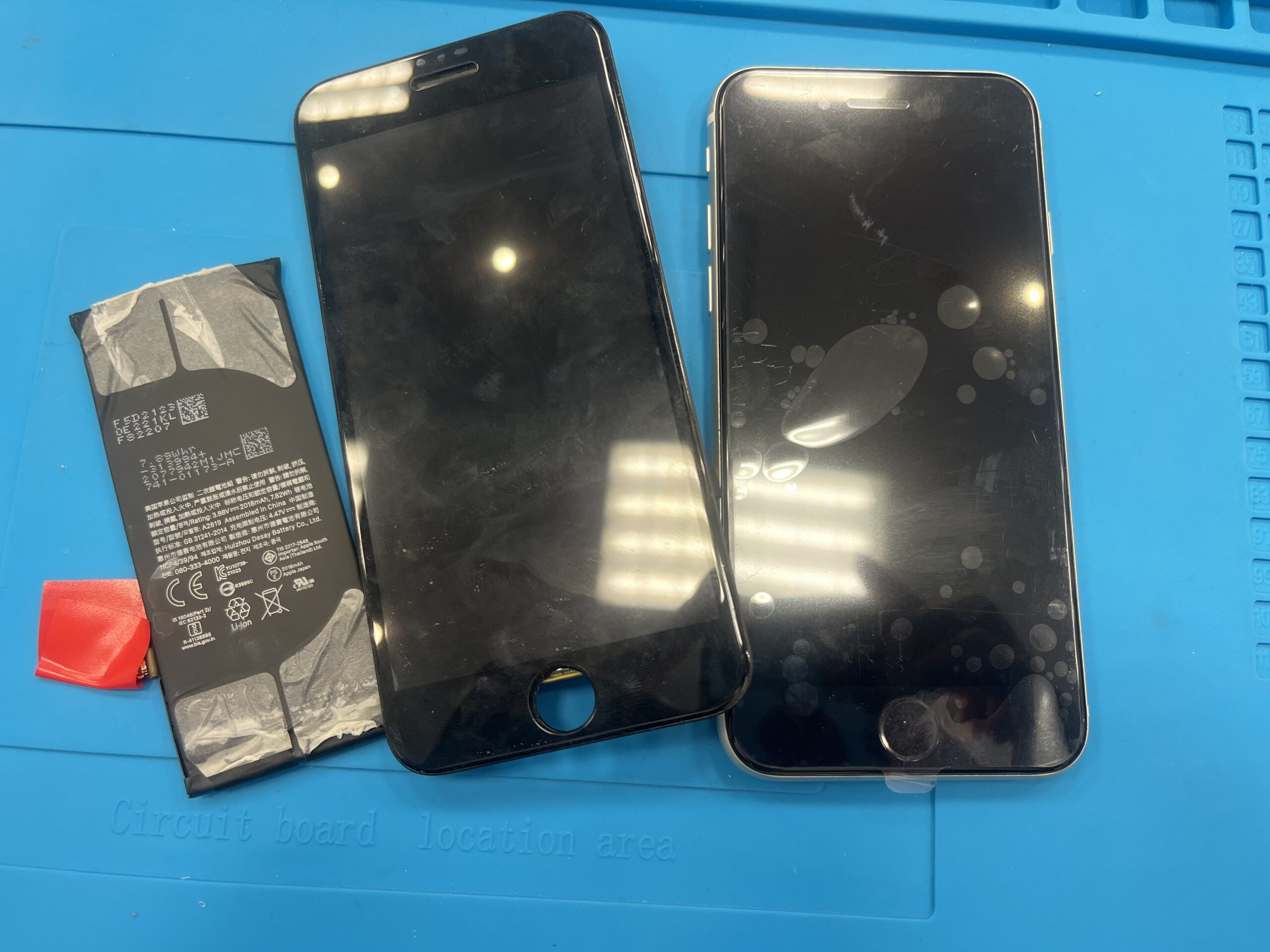 【八幡東店】iPhoneSE3の画面交換とバッテリー交換修理 [若松区よりご来店]