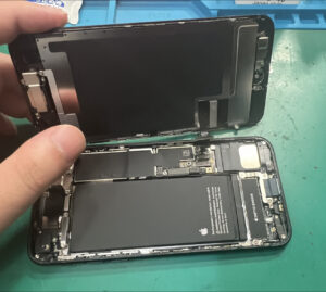 【八幡東店】iPhoneSE（第3世代）のバッテリー交換修理 [八幡西区よりご来店]