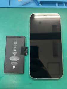 【八幡東店】iPhone 12のバッテリー交換修理【小倉南区よりご来店】