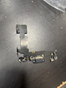 【八幡東店】iPhone 13の充電口交換修理[小倉北区よりご来店]