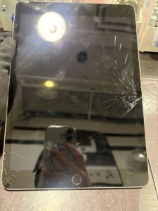 【八幡東店】iPad(第９世代)の画面割れ修理[小倉南区からご来店]