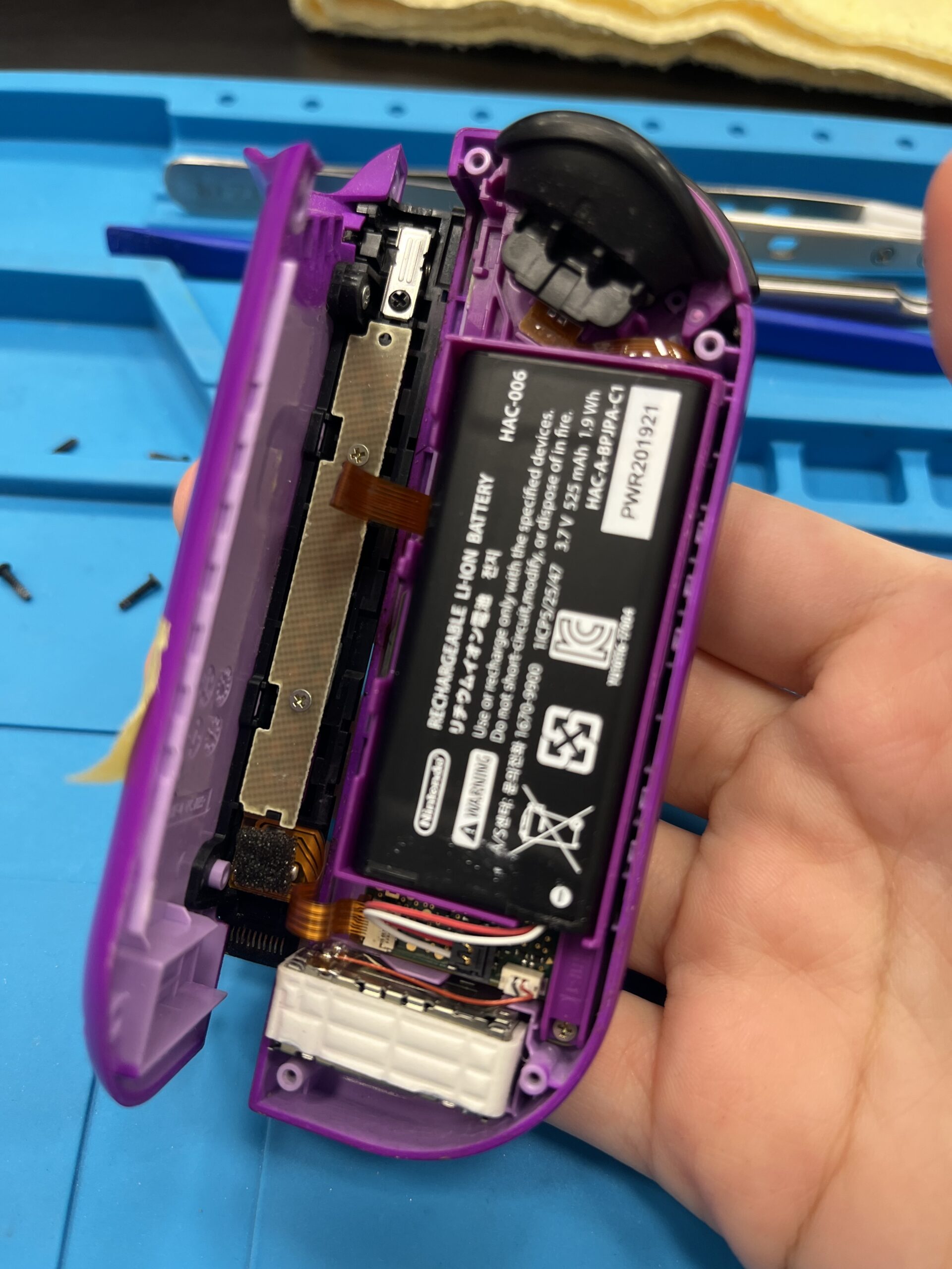 【八幡東店】Joy-Conのスティック交換修理【小倉北区よりご来店】