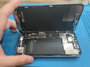 【八幡東店】iPhone13 の 電池の劣化修理【小倉北区よりご来店】