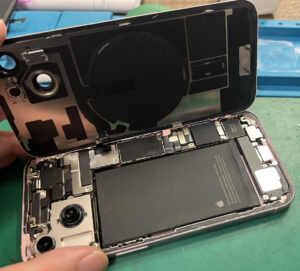 【八幡東店】iPhone15 の バッテリー交換【小倉南区よりご来店】