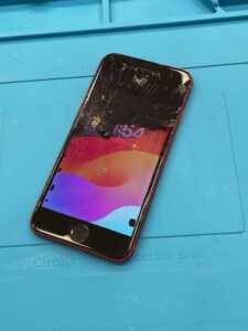 iPhoneSE2(第2世代)画面割れ